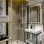 Ibis Styles Center מלון 3*