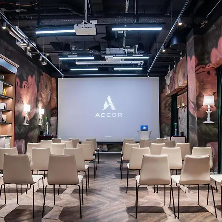 Ibis Styles Center 3*