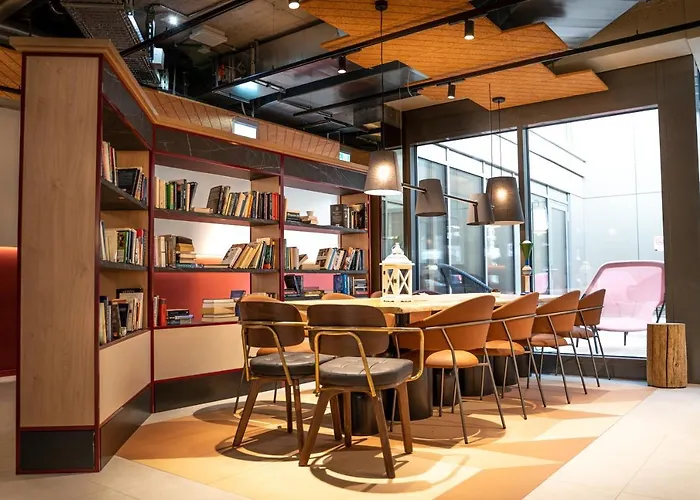 Ibis Styles Center Готель